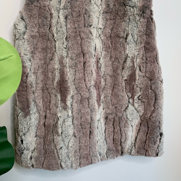 Dylan Faux Fur Vest - Picture 11 of 14